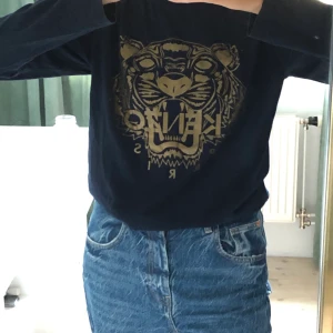 Kenzo tröja - Säljer denna fake kenzo tröja! Sjukt mjuk och jättebra kvalite. Frakt tillkommer📦