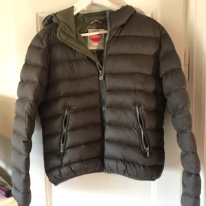  - Säljer min bruna colmar dunjacka som endast är använd ett fåtal gånger!