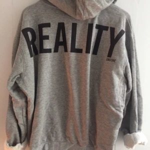  - Huvtröja, orimligt mjukt foder. Heaven.  Hämtas i centrala Göteborg el skickas mot att köpare bet frakt.