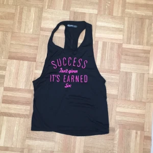  - Träningslinne från soc, säljer massa billiga kläder pga flytt