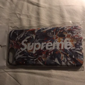  - Fake supremeskal till iPhone 7+, helt nytt och är kvar i "förpackningen"