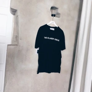  - T-shirt från The Classy issue, använd sparsamt. Köpare står för frakt 