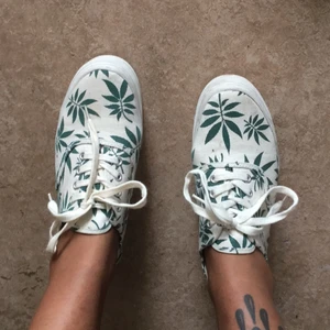  - Snygga tygskor m platå från h&m divided