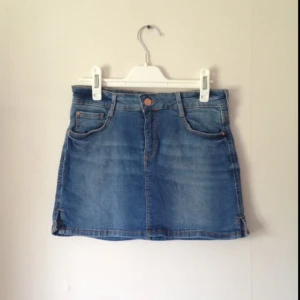  - En skit snygg jeanskjol från Ginatricot! Säljer för att den tyvärr har blivit för liten :/