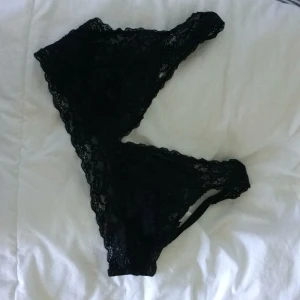  -  Spets behå utan byglar säljs pga den är för liten 