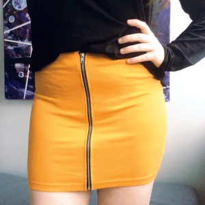  - Färgklicken som behövs i garderoben! Superfin kjol med praktisk dragkedja 🐥🌻