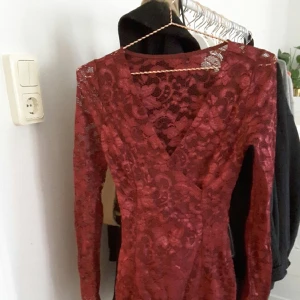  - klänning från Nelly, oanvänd med lappar kvar. jättefin nu mot jultider 