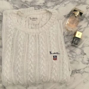  - Skitnice kabelstickad tröja från Bondelid.
Skriv i chatten om eventuellt fler bilder och info.
Köpare står för frakt elr möter upp i Motala