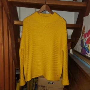  - Hampton Republic tröja.  nyskick.  80kr+frakt. alt hämtas på Öland. 