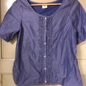  - Helt oanvänd blus från Boomerang, storlek 36! Frakt betalas av köparen. 
