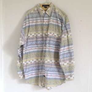 Ball skjorta 100% bomull med typ aztec mönster - Ball skjorta 100% bomull med typ aztec mönster