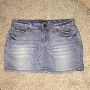  - Jeanskjol storlek 36, inte använd. Köparen betalar frakt🌞