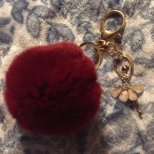  - nyckelring 10kr+7kr frakt