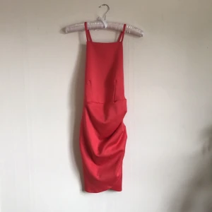  - Klänning från Nelly som är omlott i fram, använd en gång👩🏽🔥 inklusive frakt