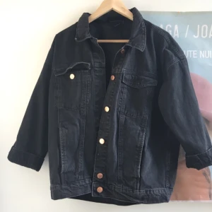  - Jeans jacka från Monki Nästan oanvänd  