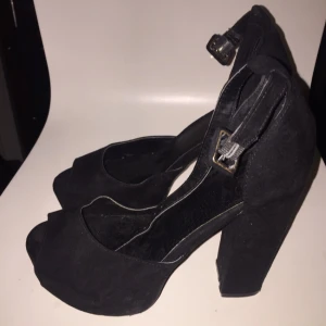  - Pumps från Nelly. Aldrig använda.  