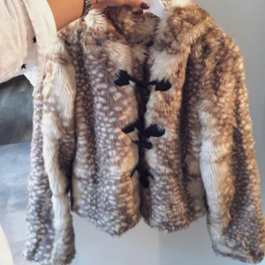  - Fuskpäls jacka oanvänd från Forever21
Nypris 800kr
