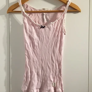  - Styckpris: 120kr
Paketpris: 200kr