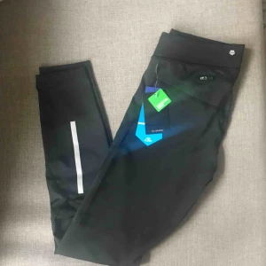  - Oanvända träningstights från soc, storlek 36. Nypris 299:-  Mitt pris är inklusive frakt 💌