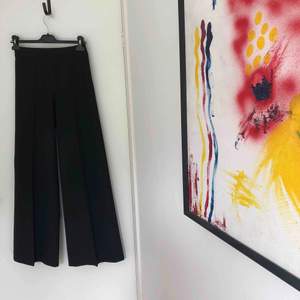 Snyggaste högmidjade vida byxorna ”Rhea Wide Pants” i svart från Filippa K AW17