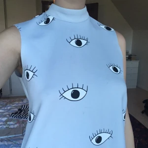  - Sååå cute himmelsblå mini dress! Tunt scuba-tyg, A-line