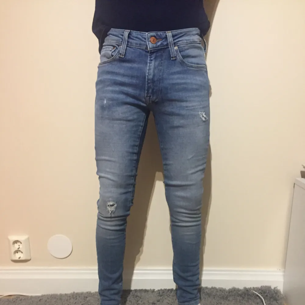 Slitna blå jeans från jack and Jones, skinny fit Liam. Jeans & Byxor.