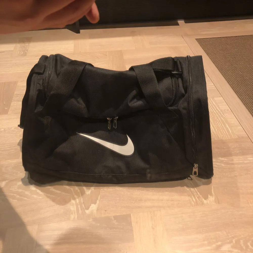 Nike duffel bag XS . Väskor.