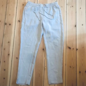  - FÅ FYRA VALFRIA PLAGG FÖR 200 kr!! Bara intresserad av ett plagg, PMa!   Oanvända kostymbyxor!