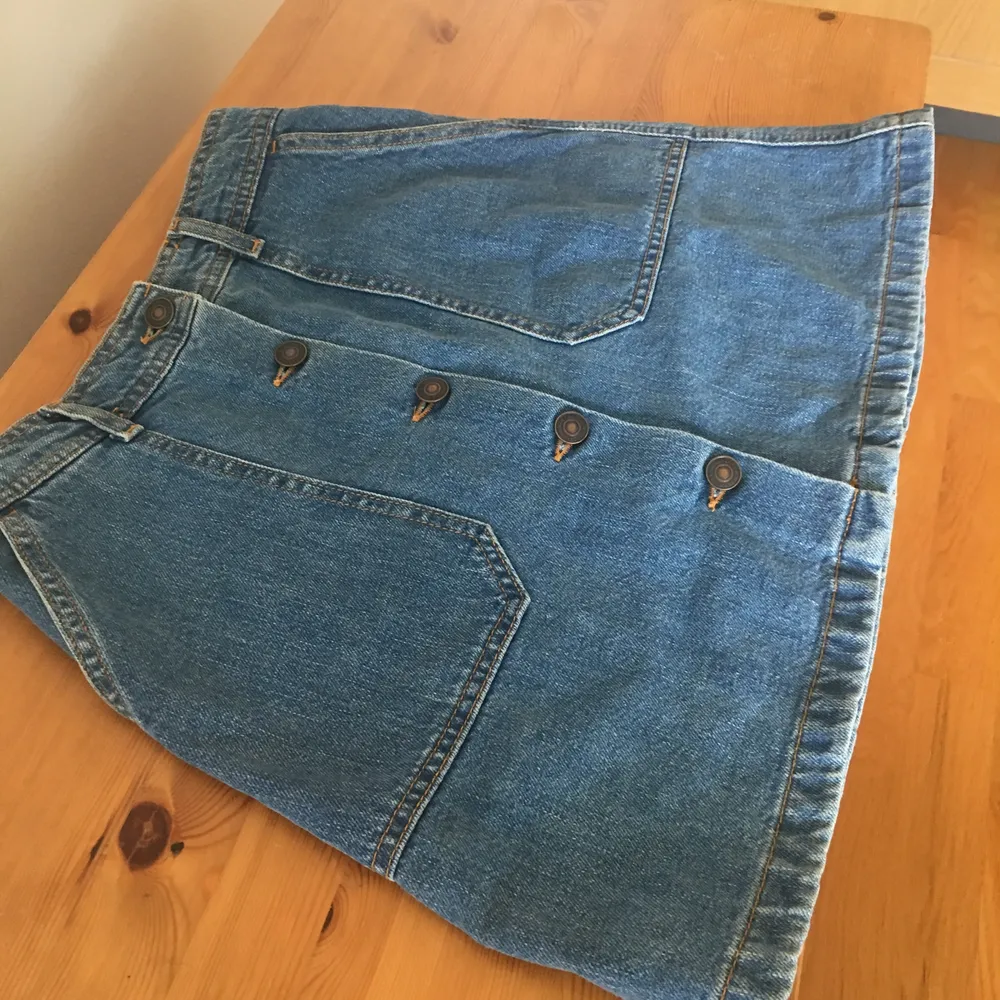 Hög jeans kjol. Kjolar.