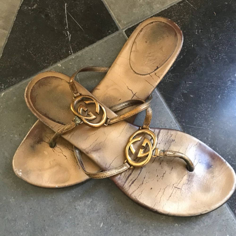 Gucci original sandals in in bronze/gold . Well loved but still looks gorgeous. . Skor.