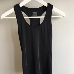  - Svart träningslinne i stl XS, för litet för mig så aldrig använt! 