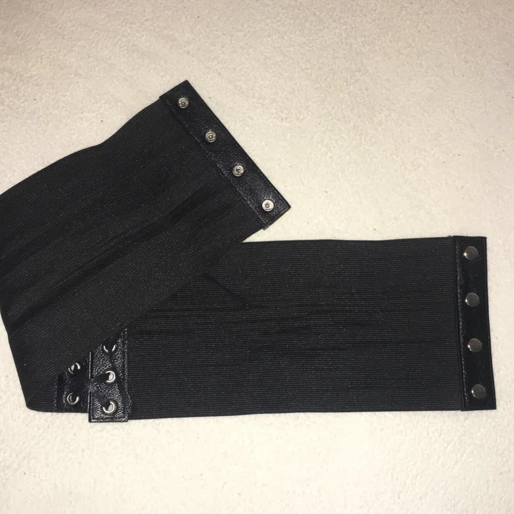 Fint waist-belt som jag haft i ungefär 1 år och aldrig kommit i användning!💕. Accessoarer.
