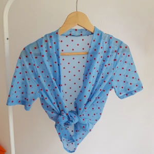  - Knytblus från Zara i 50 tals stil! Köparen står för frakt