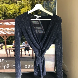  - Superfin top från Nelly, knappt använd.