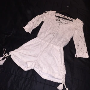  - Hej! Säljer denna söta långärmade playsuit från HelloMolly fashion i storlek 34. Knappt använd! Kan fraktas