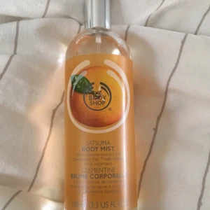 The body shop mist - Perfym från från The Body Shop i doften Satsuma. Nypris: runt 150. Inte riktigt min doft därav ALDRIG använd. Frakt: 35. Pris kan diskuteras.