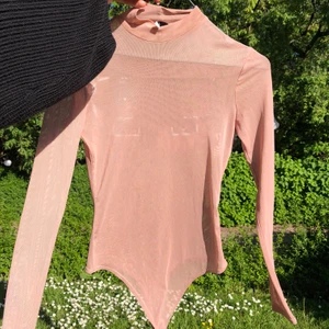 mesh body polo - FRAKT INGÅR☀️ gammelrosa meshbody med halvpolo från nelly strl XS