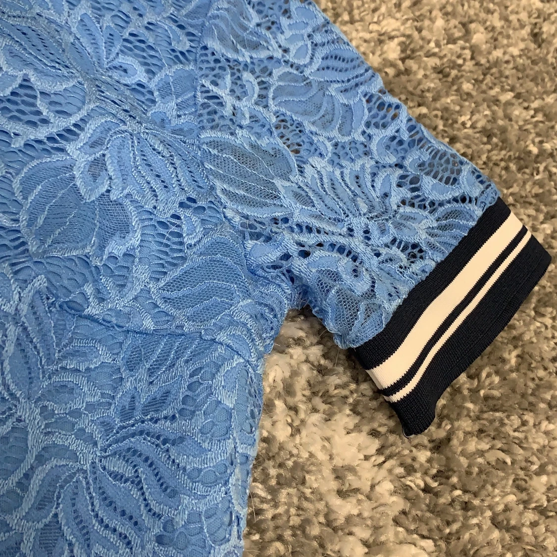 En ljus blå fin spetsklänning - 90