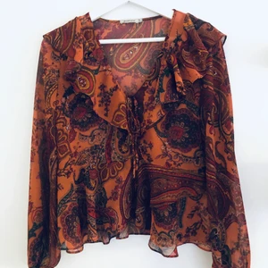 Sommar blus  - Supersöt blus perfekt för sommaren. Från Stradivarius. Mycket gott skick. Storlek S. Pris inkl. frakt 74 kr. #blus