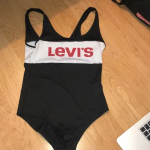 Levi’s body - Body från Levi’s, sparsamt använd! 