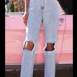  - !!SÖKER!!  Söker liknande byxor som ovan i strl 32-36💕  Kontakta gärna mig om du säljer 