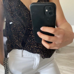 Leopard linne - Fint leopardlinne från NAKD. Aldrig använt. Frakten står köparen för ❣️