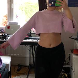 Rosa Mag tröja med långa vida ärmar från Zara