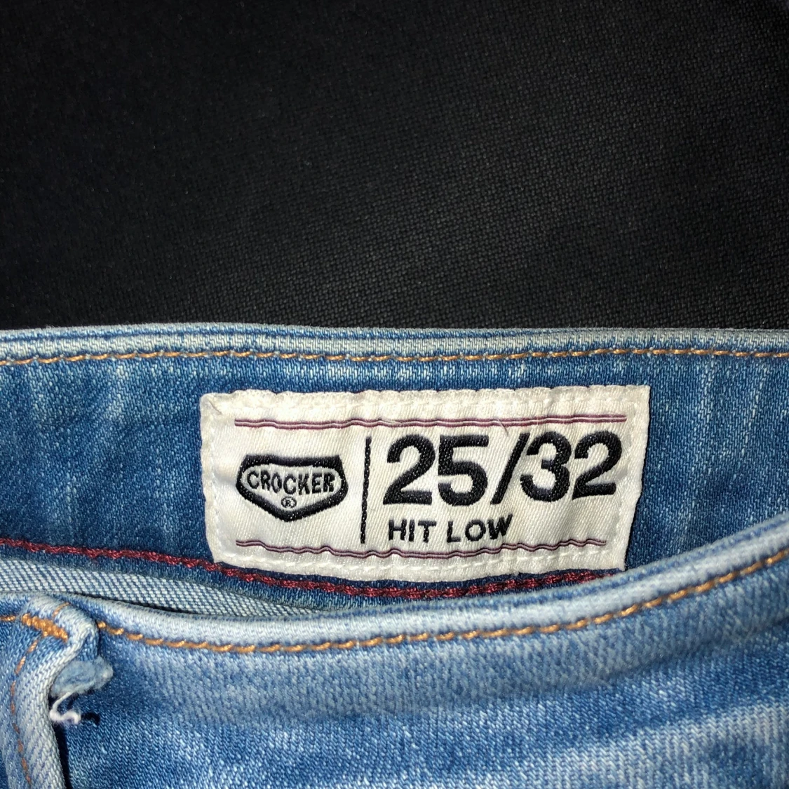 Ljusa crocker jeans med hål - 90