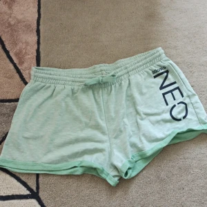 Adidas shorts i mjukistyg strl L - Supersköna shorts från adidas
