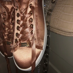 Oanvända Skor från topshop - Helt oanvända, köpta i London🌸 storlek 37! Köpare står för frakt