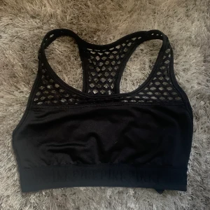 Punk sport bh - Sport bh från pink. Använd en gång. Frakt tillkommer