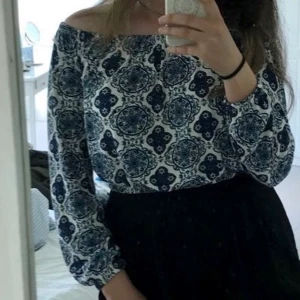 Boho crop top - Så fin boho inspirerad crop top från HM!! Storlek S. Använd mindre än 10 gånger. Så bra skick!! Härligt och luftigt material. Så fin nu till sommaren!!🌼🌼