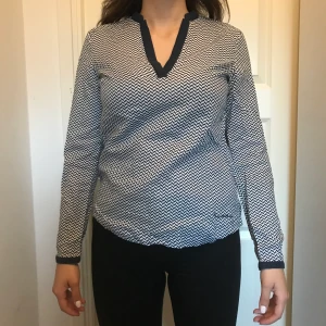 Bondelid - Helt ny bondelid jättefin blus, storlek 34🌸 Köparen står för frakten🌸