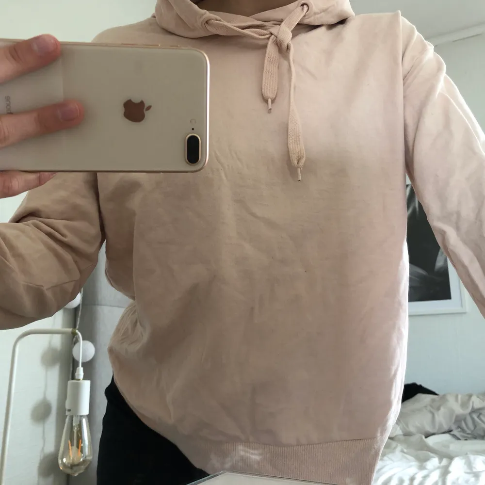 Ljusrosa/beighe hoodie, storlek XS🤩. Hoodies.